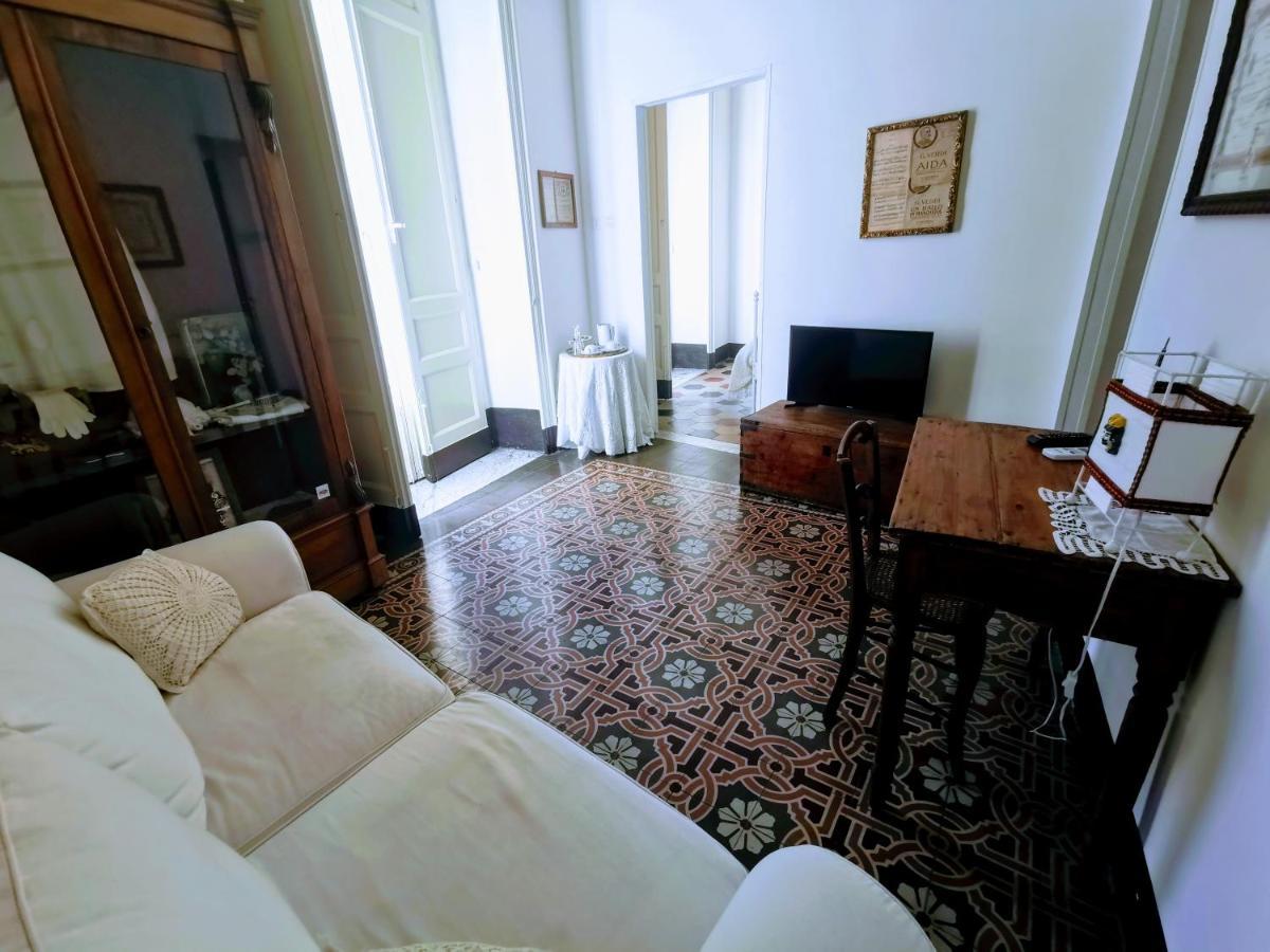 Fera O' Luni Acomodação com café da manhã Catânia Exterior foto